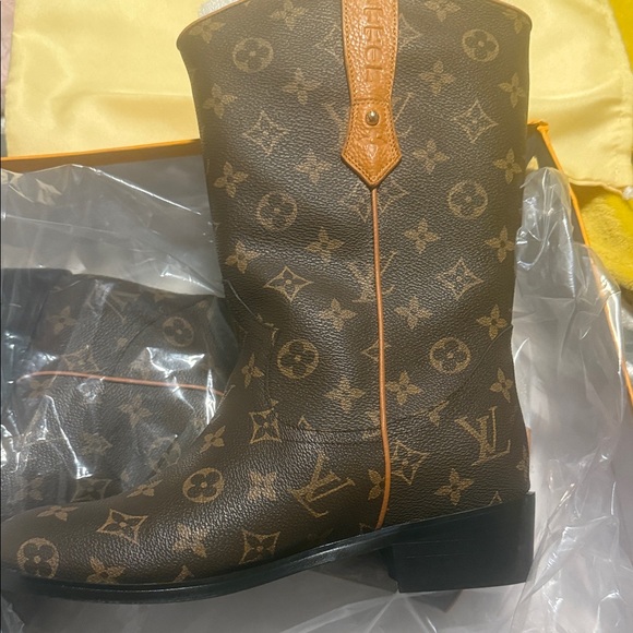 Louis Vuitton Tangerine Box with Silver Logo - Picture 8 of 10